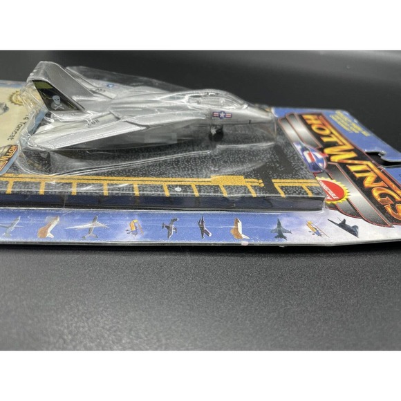 HOT WINGS F-14 TOMCAT 2004 JUST THINK TOYS RUNWAY CAR MILITARY SER 14126 - Picture 3 of 4